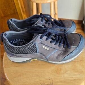 Dansko Women's Vibram Black and Gray Sneakers Sz 37 Waterproof